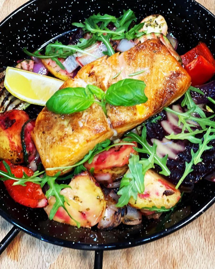 Restauracja I Noclegi Izba Rybacka W Krainie Wygaslych Wulkanow Podgorki 外观 照片